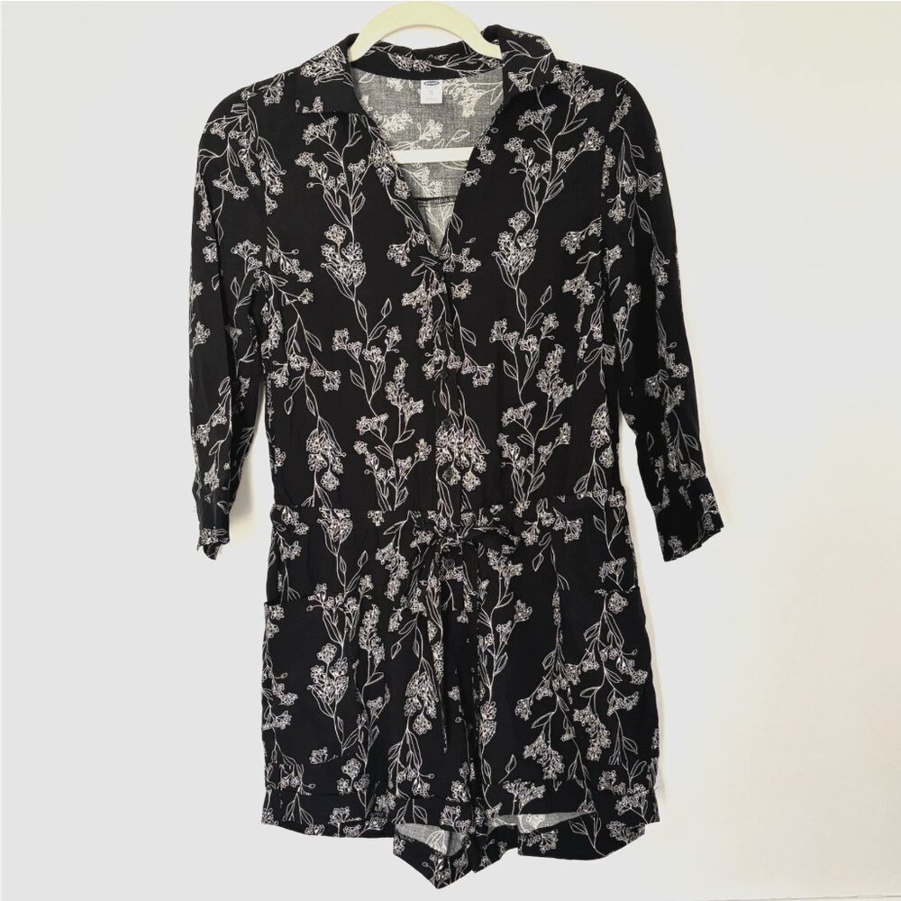 Old Navy Women's Floral Romper Black White Size XS w/ Pockets